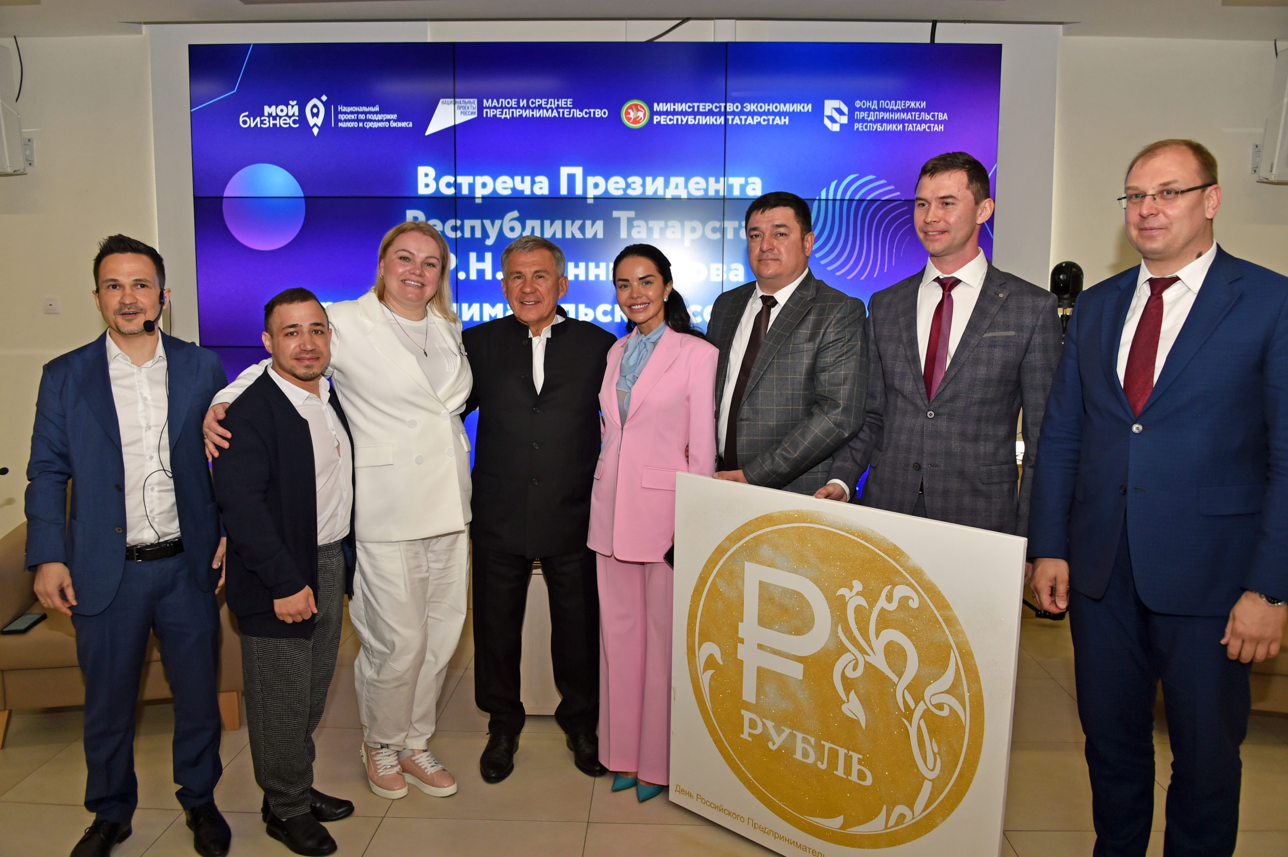 Рустам Минниханов поздравил предпринимателей республики с профессиональным праздником