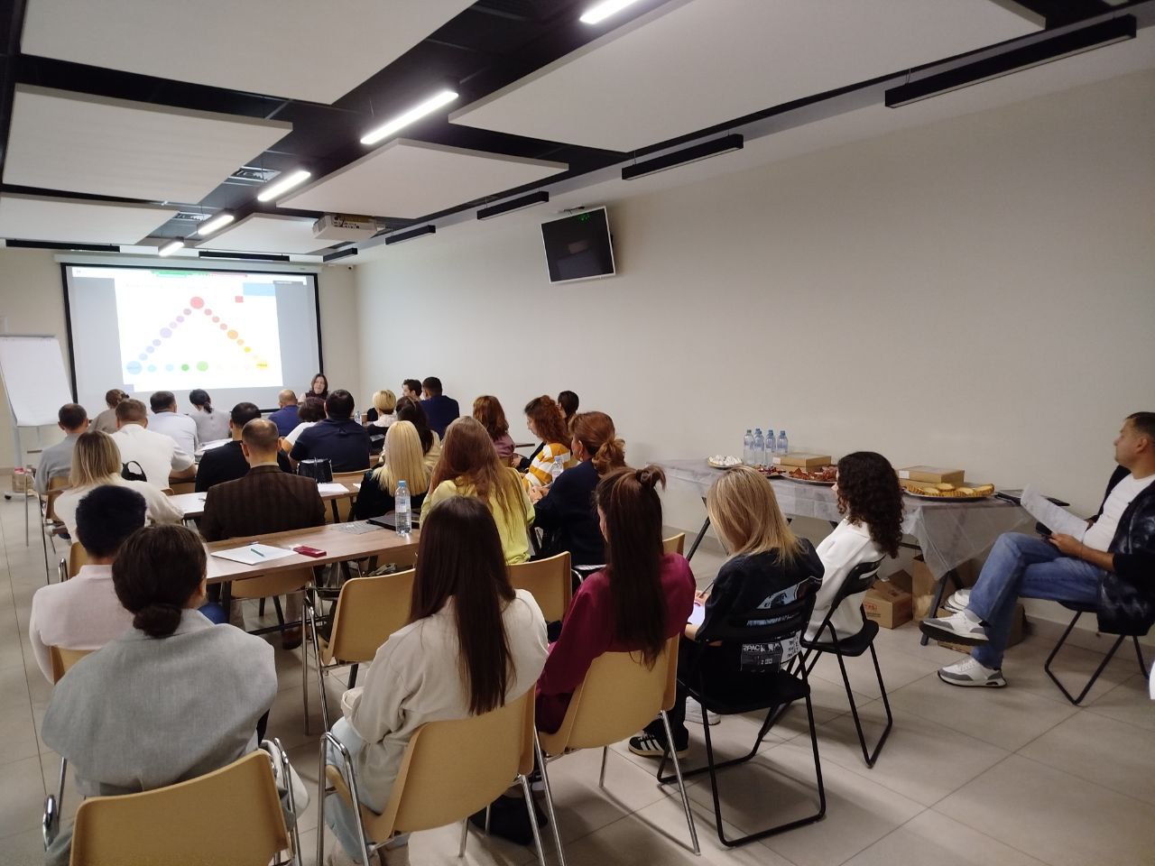 12.09.2025 в рамках программы АНО ДПО «Школа экспорта» АО «Российский экспортный центр» в Доме предпринимателя (г.Казань) прошел семинар на тему: «Маркетинг как часть экспортного проекта»